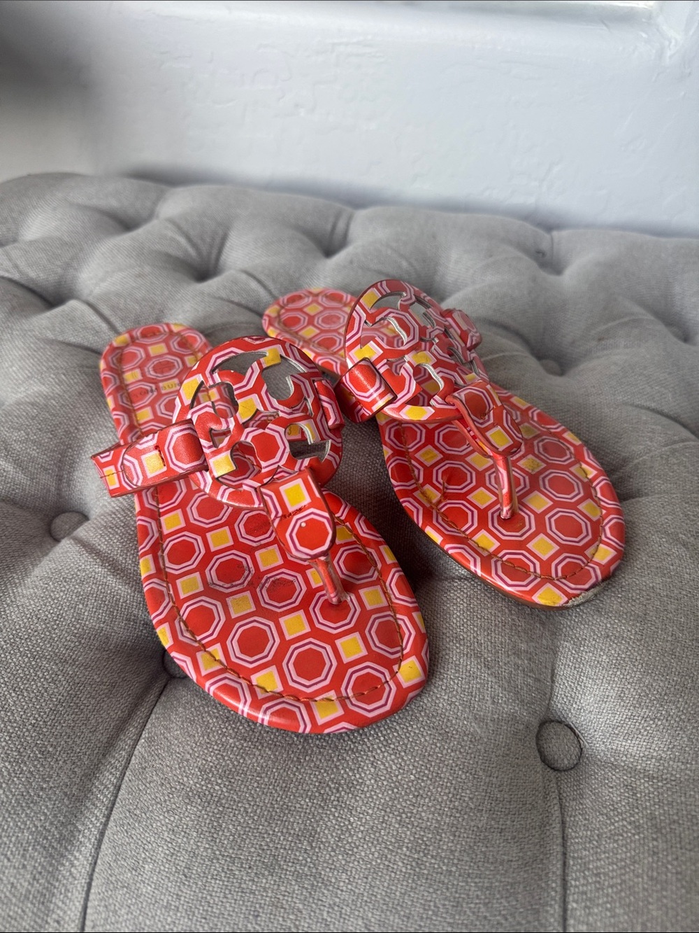 Tory Burch Size 7 Patterned Red Geometric Thong Sandals Flip Flops